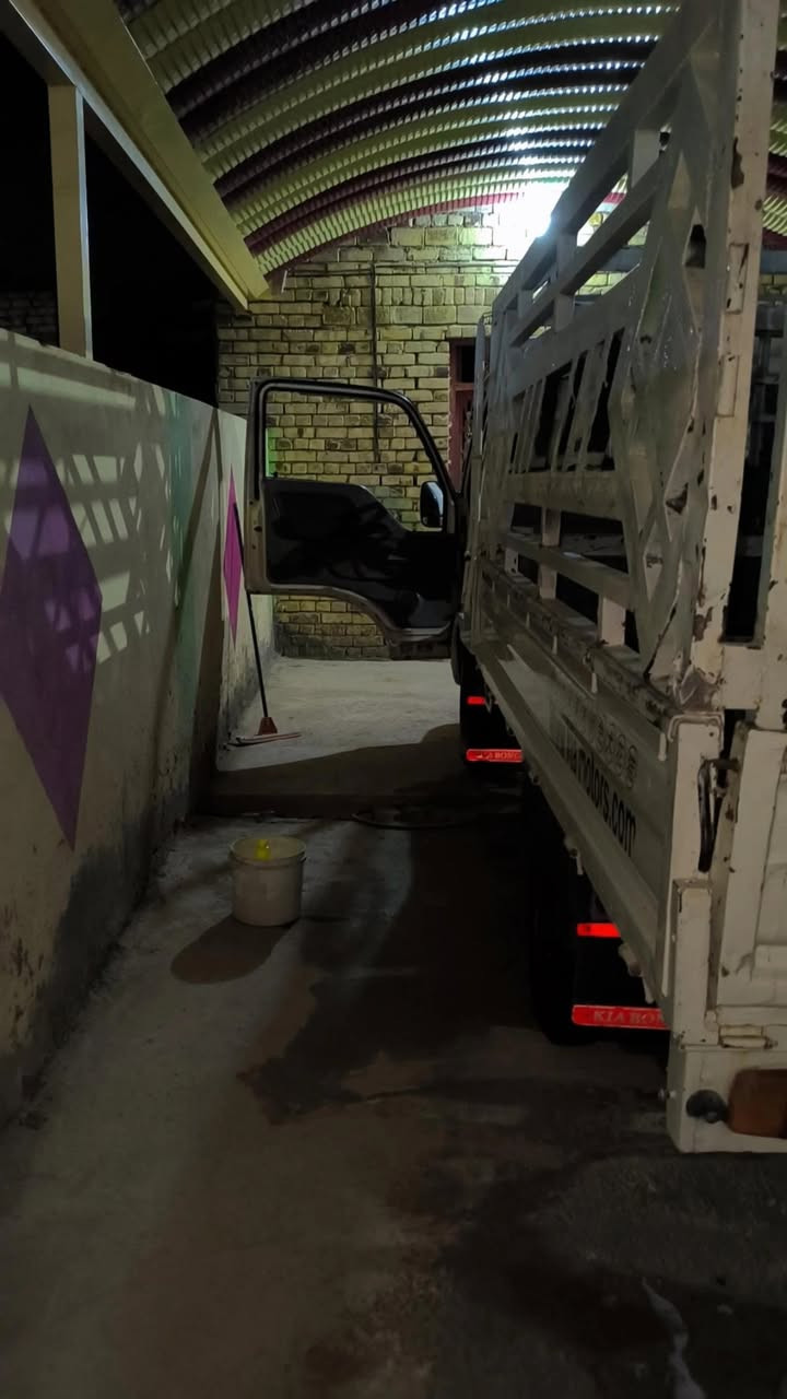 تحيه طيبه 
للبيع كيا فورن
تير موديل 2002 السيارة حلوه ونضيفه باتري جديد تخم تاير جديد حداديه مكينه وكير خير من الله سياره حلوه ونضيفه احله من الصورة كهربائية كلها شغاله سياره حلوه ماناقصه شي رقمه بغداد إنكليزي سنويه لل26 شهر 10 مكانه ديوانيه قضاء الدغاره 
السعر 84ووبيه مجال 
***********
***********
