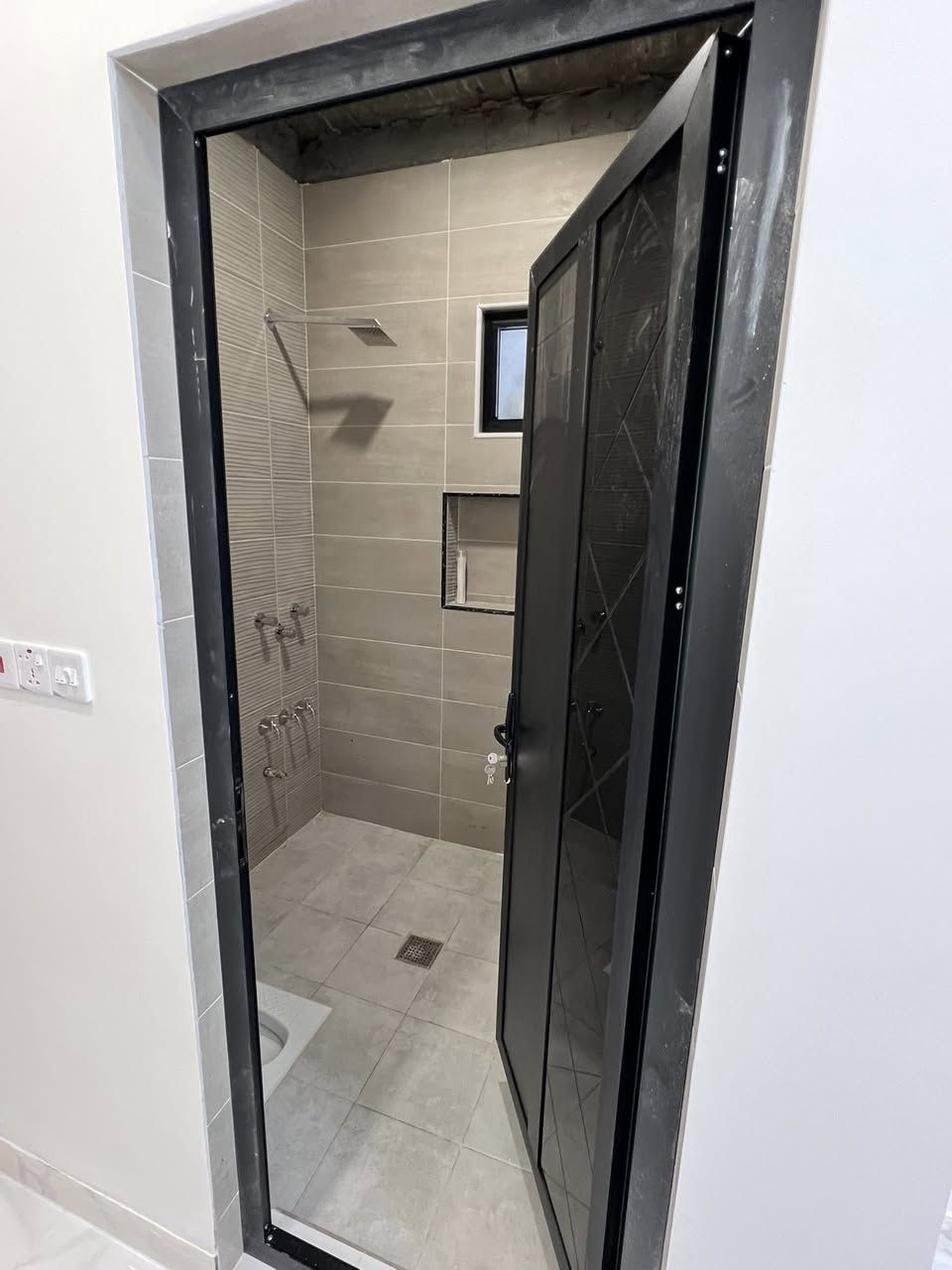 بيت للبيع المساحه 120 بنااء ٢٠٢٥يحتوي علئ ٤ نوم استقبال حولي مطبخ حمامات عدد٣ فول ***********
