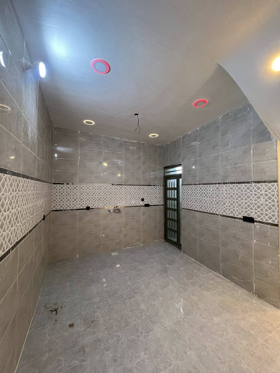 السلام عليكم بيت 50متر مربع بغداد الشعله الدوانم شارع بيت عنيد بناء حديث فول كامل مناقصه ايشي ستفسار ***********
