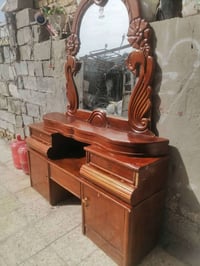 ميز امرايه • نظيف • قابل تفاوض