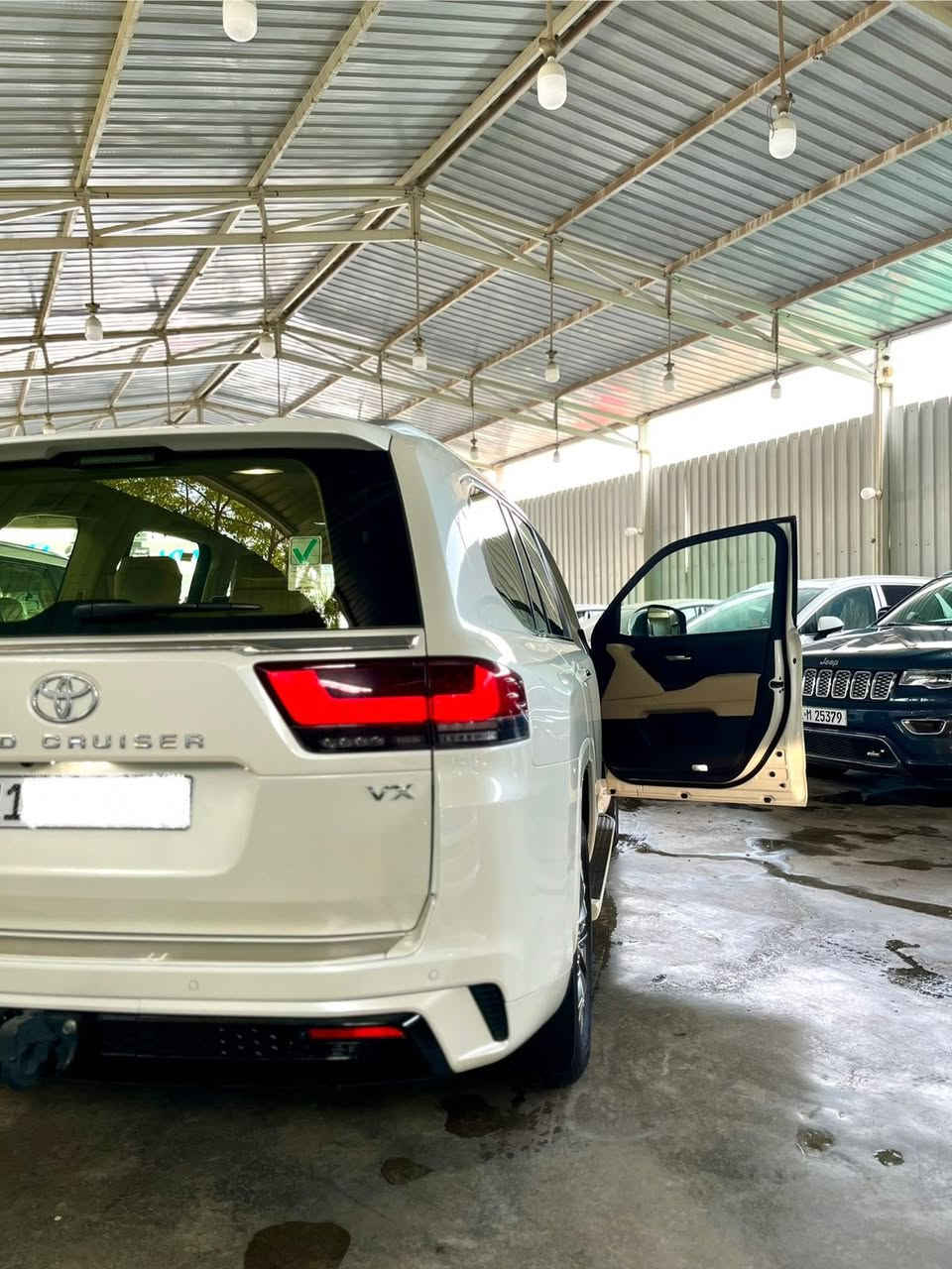 🚗 السلام علكيم للبيع او المراوس حسب القناعة 

Toyota Land Cruiser 2024

  تويوتا لاند كروزر 2024. 

ملاحضة / رقم السيارة بغداد مميز 

  🛣️  المسافة المقطوعة      - 26  الف كلم 
فقط 

------------------------------------------------------------ 

✅ المواصفات:  فول مواصفات 

VX فول مواصفات ضمان شركة ساس

✅ الموديل: 2024 

✅ الحالة: كفالة عامة من كلشي مغلفة ppf ضمان عشر سنوات سيارة جداً جديدة 

المواصفات : معروفة مواصفات VX 

📍 السيارة متوفرة في بغداد - الكريعات 

📞 للأستفسار الاتصال على الرقم ***********
