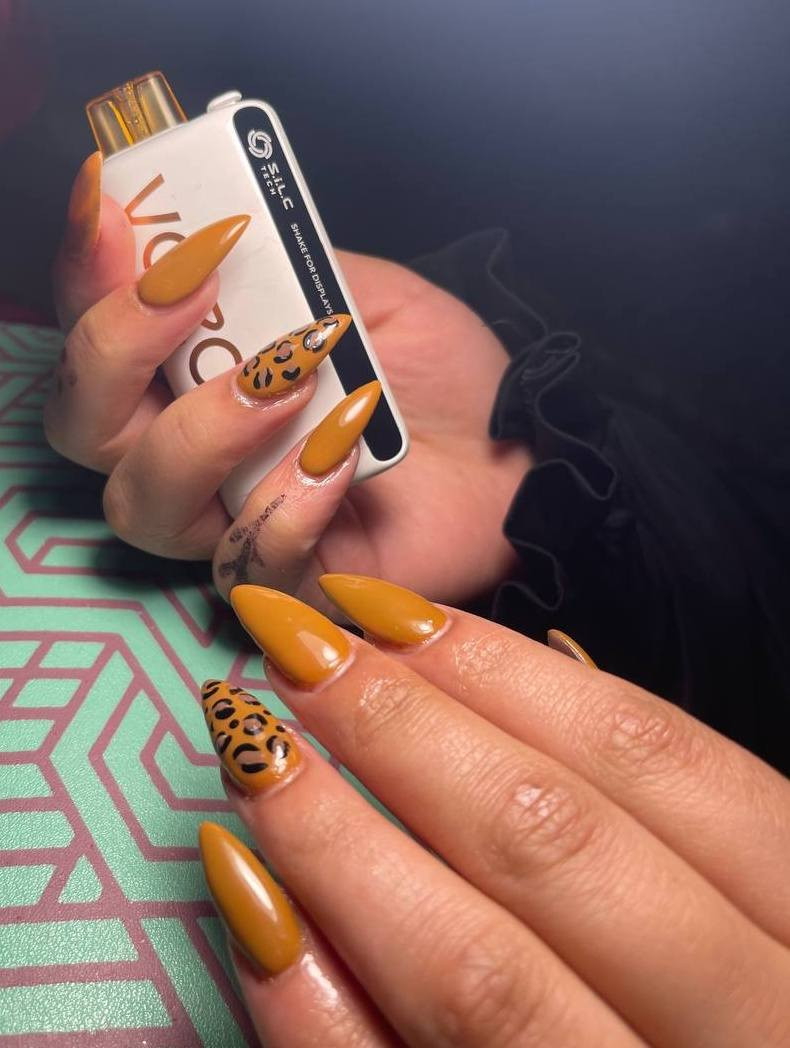 بنات استغل اكريليك فول دزاين ٢٥الف ساده بـ٢٠الف
للحجز ***********
