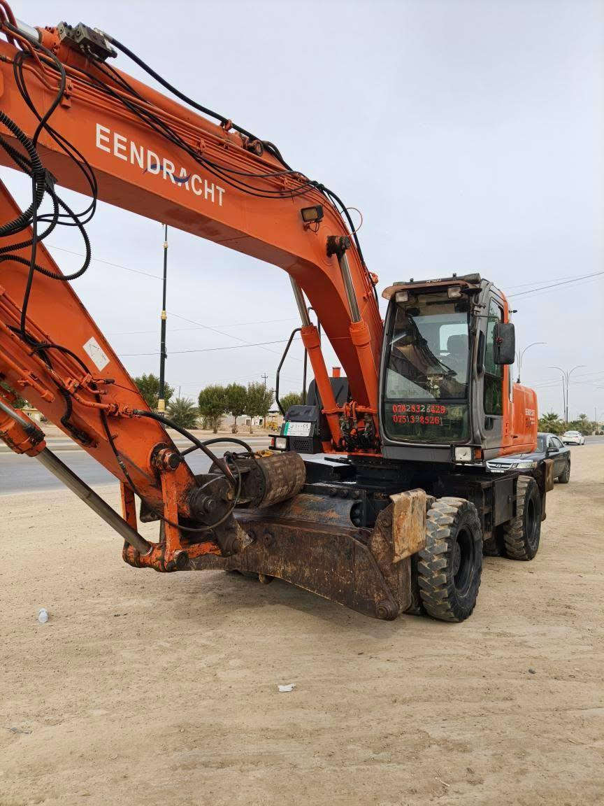 سلام عليكم للـــبيع حفاره هيتاشي حجم 180   موديل 2006     للستفسار ***********   خط— وتساب
