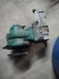 ئەشیای سەیارەی گەورە بۆ فرۆشتن پەمپی هەوا یەک بستۆنە   تەنکی بە قاچ و ...