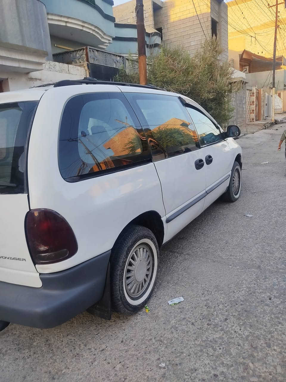 السلام عليكم كلايزر نفخ موديل 1996
السياره كامله ما تصرف عليها ربع 
تبريد ثلج طخم تايات جدد 
محرك كير شرط محرك باجيرو كير توماتيك ميكانيكي 
بيها كم قطعة صبغ انطيك مصبوغه احزام 
السعر 45وبيها مجال يرهم مراوسه بفكتره 
***********
