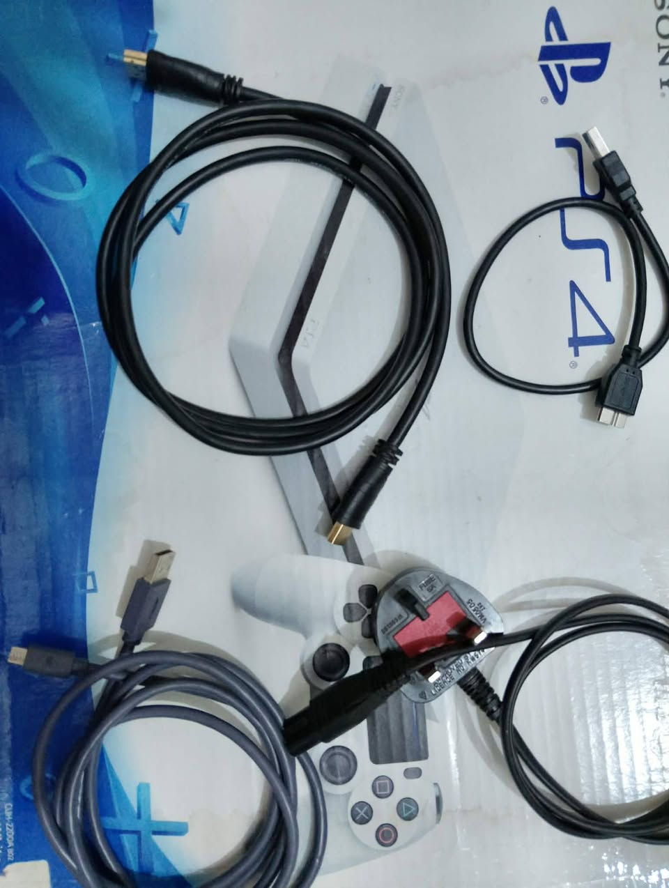 السلام عليكم 
بلي 4 مهكر نضام 9.00
ذاكره 1 تيره 
الملحقات 
يو بي اس
هارد 500 ك
ستان تبريد 
2 جوستك 
مكاني كربلاء 
سعر 350 قفل
***********
