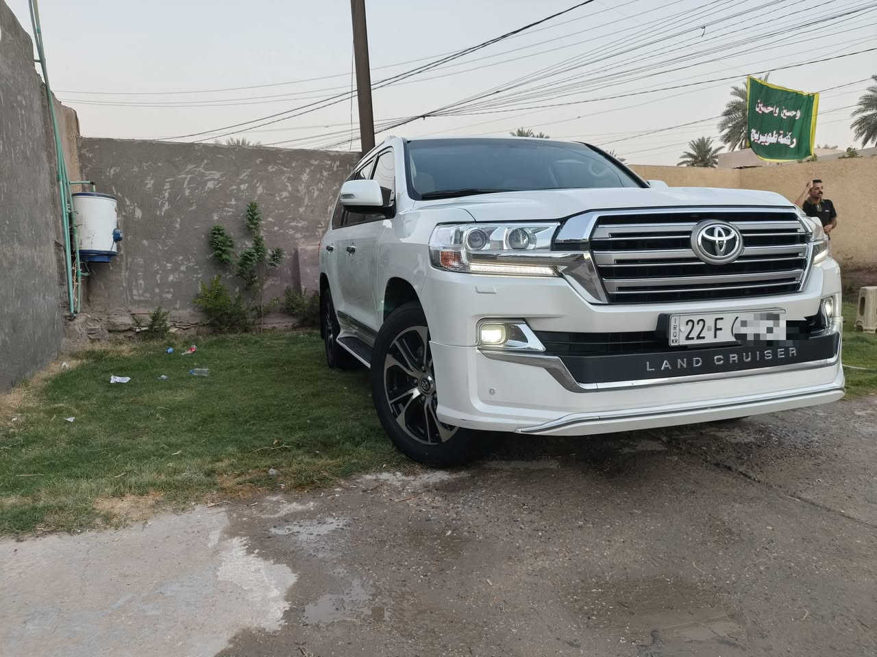 السلام عليكم
لاندكروز 2020
كفاله عامه فقط رصعتين بيه 
رقم اربيل وبسمي وهزه جديده وكتاب تضليل جديد 
ماشيه 69 الف   
السعر 50.000الف وبيه مجال بسيط
مكان سياره بابل 
للاتصال  ***********
المواصفات.
 بصمه + بصمه ابواب 
تخم تاير جديد 
 سلايت 
6 سلندر 
 كشنات جلد + كشنين كهرباء + كشن السائق 3 حركات 
 شاحن لاسلكي 
 مري شفط 
 اشاير بالمري 
 لايت اسود 
 حساسات امامي خلفي 
 كامره 
 زراك لايت 
 طفايه 
 تشغيل عن بعد 
 اناره داخليه 
 دوس علامه لاندكروز ضوئيه 
 دبل ماوس 
 ثلاجه + فور ويل
