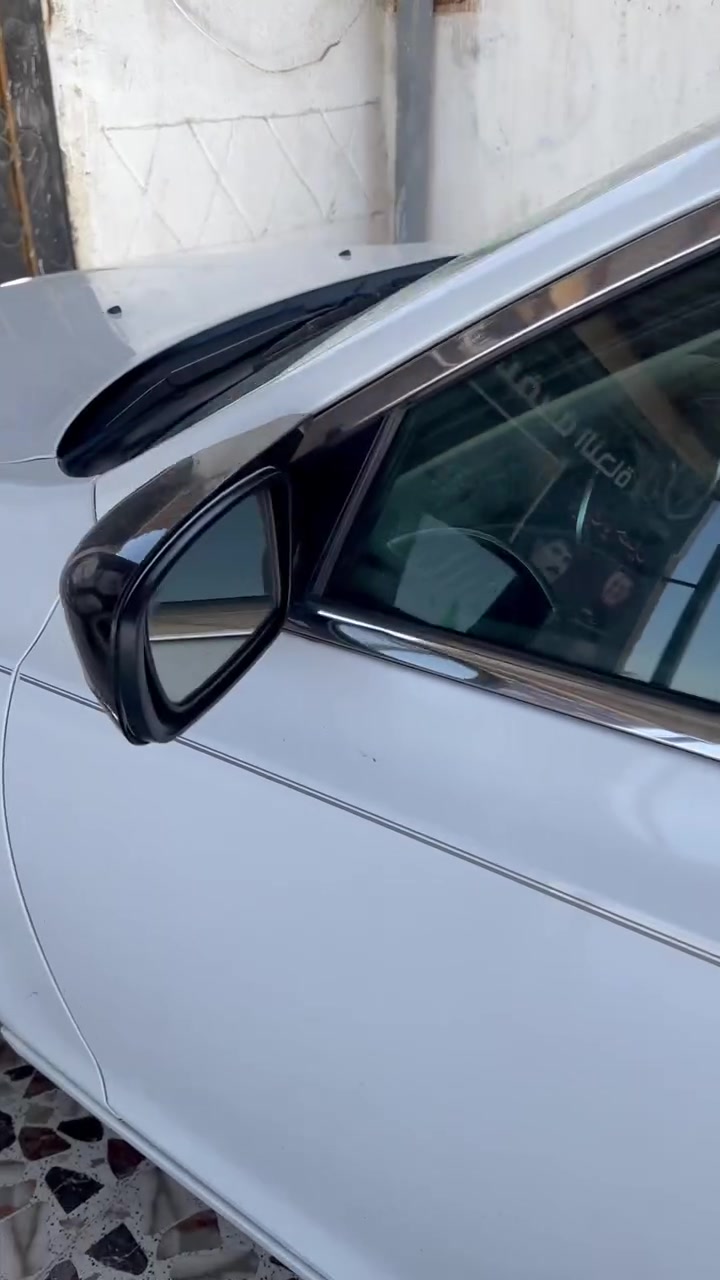🚗 للبيع: كرايسلر 300 فول لمتد – أوباما 2015 🚗  

🔥 سيارة فخمة مريحة وهيبة بالطريق  
لون أبيض مرتب وداخلية نظيفة جداً ✨  

✅ معلاية 2023  
✅ كفالة عامة  
✅ تبريد جديد مركب قبل يومين ❄️  
✅ حدادة عامة جديدة قبل أسبوع  
✅ تخم تايرات جديد  
✅ ميزانية مشدودة والسيارة جاهزة بالكامل  

### 🔰 المواصفات:
✅ فول لمتد  
✅ خزن (Memory)  
✅ كشنات كهرباء  
✅ تحكم ستيرن  
✅ مرايات كهرباء  
✅ جنوط وكالة  
✅ داخلية مرتبة ونظيفة  
✅ مكينة وكير بحالة ممتازة  
✅ السيارة استخدام شخصي ومرتبة  
 ✅ فتحتين سقف 
📄 السنوية والاوراق جاهزة  
🚘 السيارة بالمنشور والحكم للمعاينة  

💰 السعر: 185 وبيها مجال  
📍 المكان: البصرة  

📞 التواصل:  
***********
