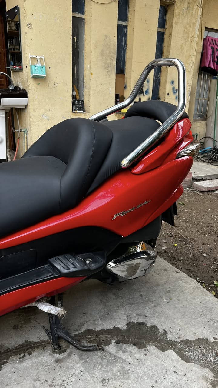 سلام عليكم للبيع فورزه 0/9 بعده بحالت الوكاله جديده 7 كير 4 تحويلات سبايدر ستيل مري عكرب ستيل لون احمر طماطي دراجه جديده بعده لوك مكان الدراجه بغداد الحسينيه الشراي يتصل *********** سعر 10$
