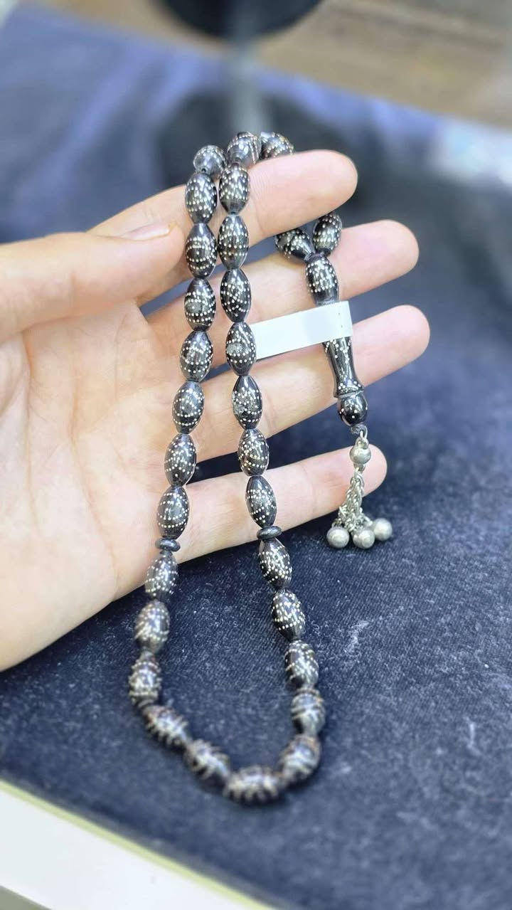 %١٠ خصم ..

ماشاء الله تبارك الرحمن ❤️‍🔥❤️‍🔥❤️‍🔥
اناقة و شياكة و جودة عالية جدا في T.R . منها : 

سبحة جميلة جدا و جودة عالية و مختلفة ، منها : 

📿 كهرب الماني و بلطيقي و روسي و لتواني و بولوني 
📿 دارسين و عظم جمل
📿 يسر مصري و نارجيل 
📿 سندلوس الماني شغل يدوي ، سندلوس تركي ، سندلوس الافغاني شغل يدوي قديمي 

📿 فضة عيار ٩٢٥ تركي 
📿 جام طيارة بيها ورقة الذهب 
📿 سلاطين ( ٧ ) اللون

📿 كوك تركي شغل يدوي 
📿 لؤلؤ السحري يتغير اللون 
📿 لؤلؤ و مرجان وجاد و سترين و لازورد و كوارتز و فلورايت و جمشت 

🌹🌹 للطلب يمكنكم التواصل معنا عا الماسنجر والواتساب من خلال هذا الرقم : ***********
لدينا خدمة التوصيل مجاني لكل محافظات العراق 
عنوان : الاربيل ، سوق قيصري - سوق الذهب ، محل " شاد " جانب حلويات الاربيل
