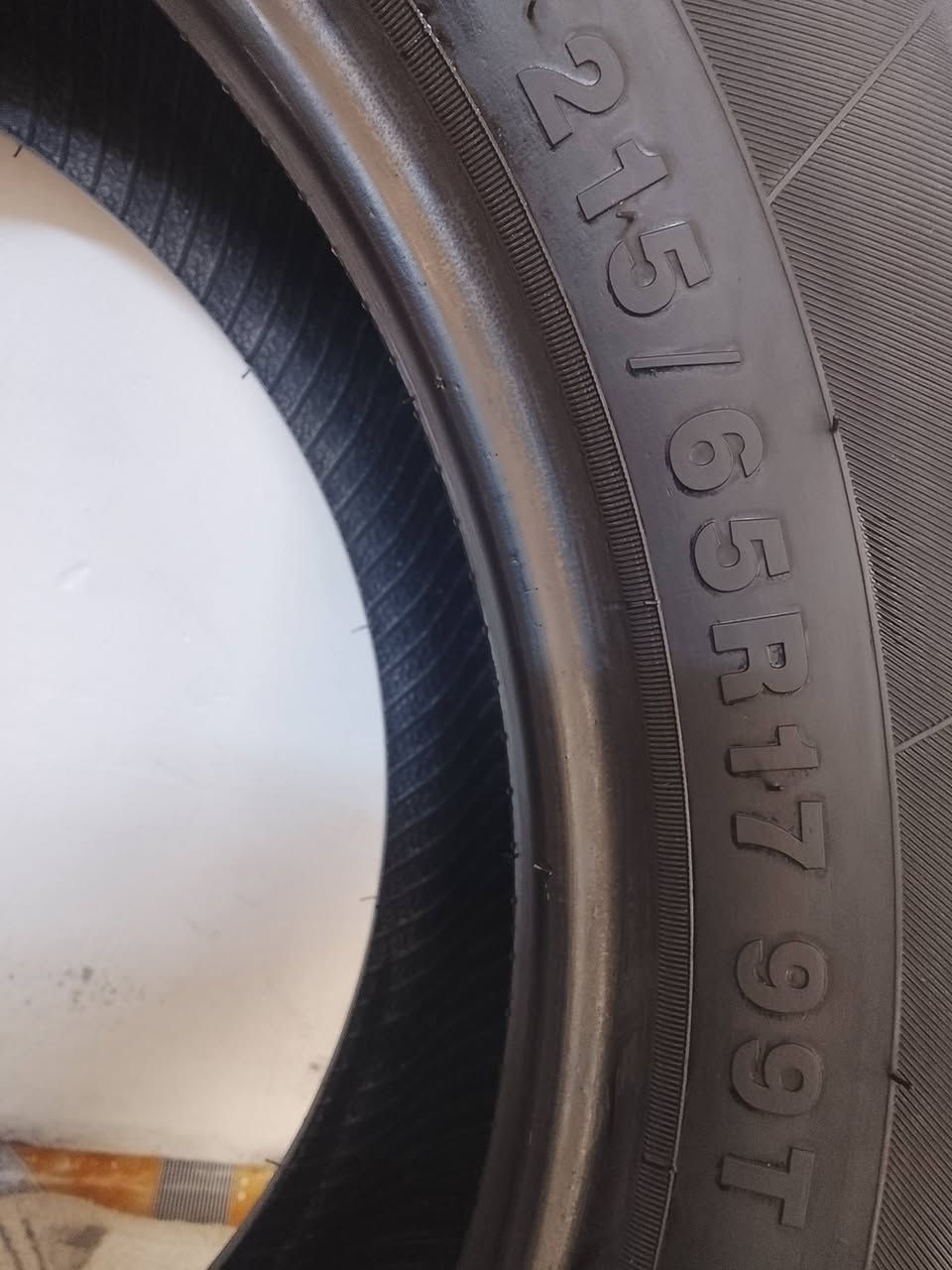 السلام عليكم 
1- تاير 17/65/215
نظيف كلش سعره 25

2- تاير 16/70/215
نظيف وسعره 20

مكاني البلديات 
*********** واتساب فقط
