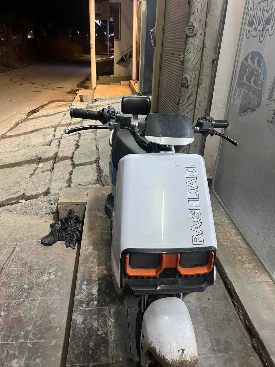 السلام عليكم.
ماطور شحن للبيع ماركت البغدادي
مواصفات.... 
6 بطاريات
الملف 3000
80.فولت
ثلاث سرعات
يمشي 60 حقيقي
الماطور نضيف بس بي طخه من يم الدوسه
رايدو ب 550 وبي مجال


**إذا كنت صاحب هذا الإعلان وتريد حذفه لأي سبب، رجاءا أرسل رسالة إلى الدعم الفني**