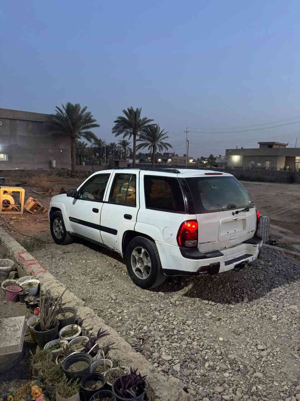 السلام عليكم 
بلايزر مزاد الداخلية 2005 مكينه وكير بلادي مال كصه تبريد ثلج تدفئه شغاله السياره كلها شغاله ضفيره بلاديه مابيها ولا جطل دواخل نضيفه مابيها كسر تايرات نص عمر مال جكساره السياره بدون ضربه بدون معجون فقط شبر بالهلال الخلفي تحتاج صبغ عام وتكعد عروس السياره على ايدي صار سنتين ماشفت بيها عطل من فضل الله 
مكاني صلاح الدين العلم 
السعر 52 وبيها مجال للطيبين 
***********
