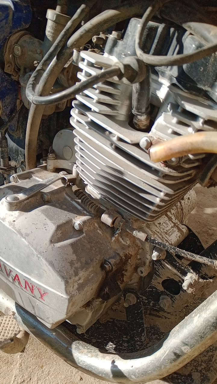 سلام عليكم شباب عندي دراجه لبيع سيفان موديل 2024 مكينه 200 مفتوحة بس شاهد لله فول وراق صولي مو ستنساغ مكان المسيب سعر 650وبيهه مجال ***********
