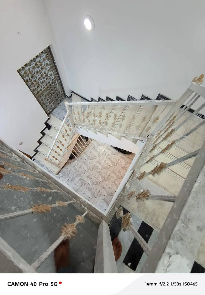 بيت ١٢٠ متر زراعي ب سديناويه يم صيدليه تفاح الاخضر 
طابقين يحتوي ع اربع غرف وصالتين ودوانيه ومطبخ وصحيات  للشراي يتصل ***********
