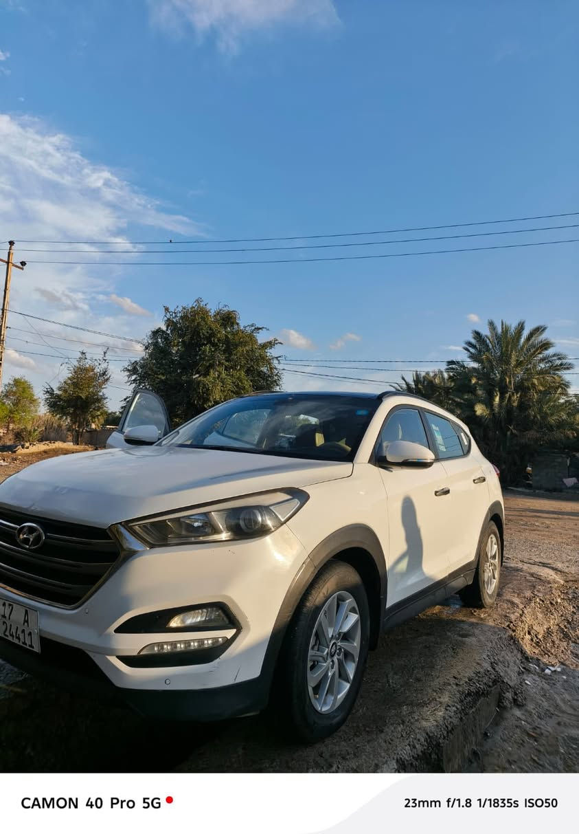 السلام عليكم 
توكسان 2016 خليجي رقم مثني إنكليزي مواصفات بانوراما كشنات جلد تحكمات السياره بيها قطعتين صبغ الجاملغ الأيسر و البنيد تبريد ثلج تايرات وباتري جديد ماتخسر عليها اي شي مكانها ديوانية السعر 160 ورقه وبيها مجال تلفون ***********
