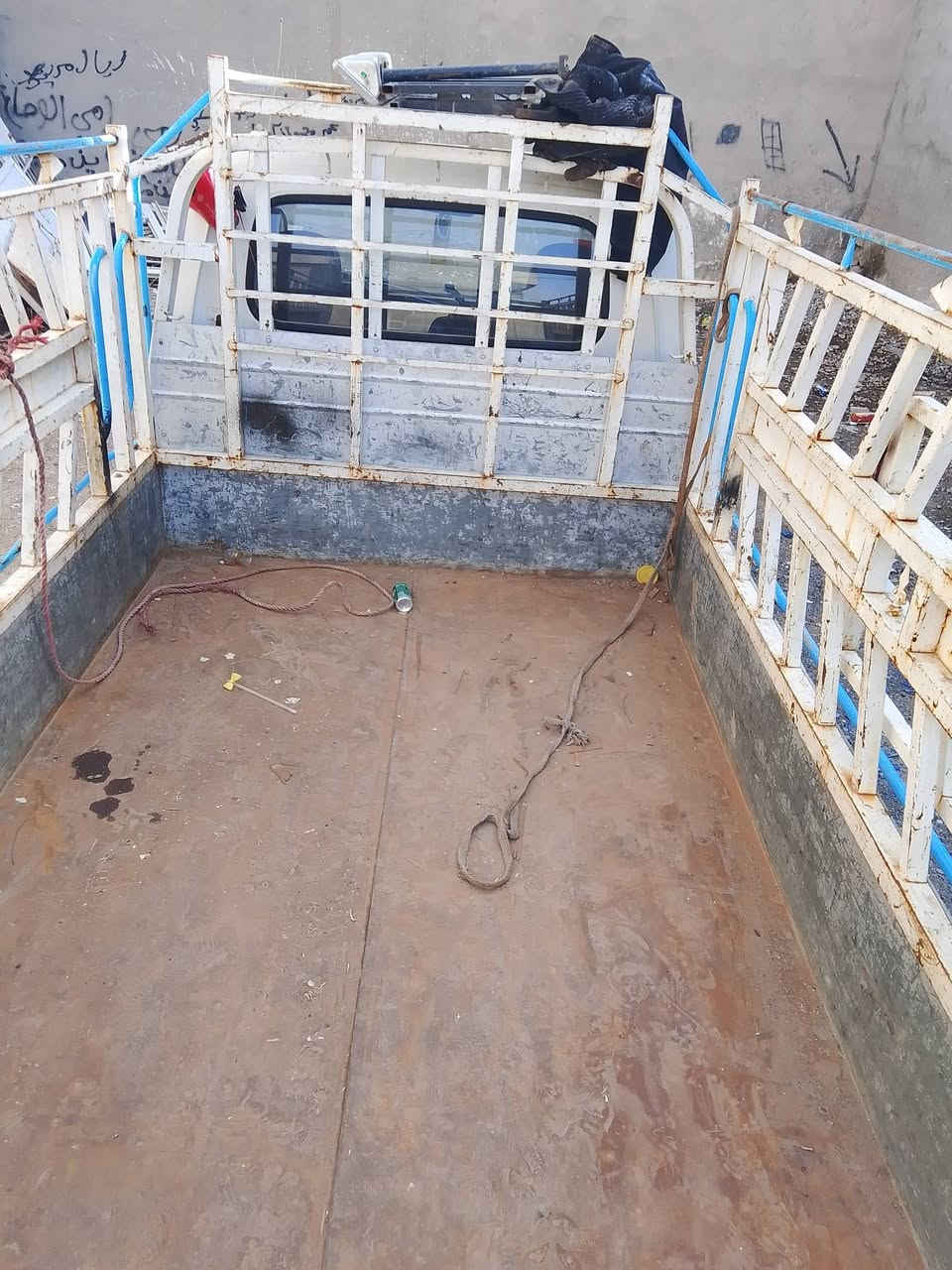 كية 2700 موديل 2010 مكفولة من ضربة وصبغ فقط دوسات مصلحة رقم كركوك انكليزي بس تروح تستلمة  وصولات مدفوعة كامل بل تحويل سنوية لل٢٨ شرط تحويل السعر ٩٨ بهة مجال قليل ***********
***********
