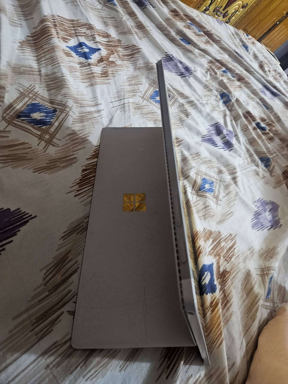 السلام عليكم شباب 
للبيع سيرفس برو ٤ 
قيمو باليرضي الله ..
بدون كيبورد لمس شغال


**إذا كنت صاحب هذا الإعلان وتريد حذفه لأي سبب، رجاءا أرسل رسالة إلى الدعم الفني**