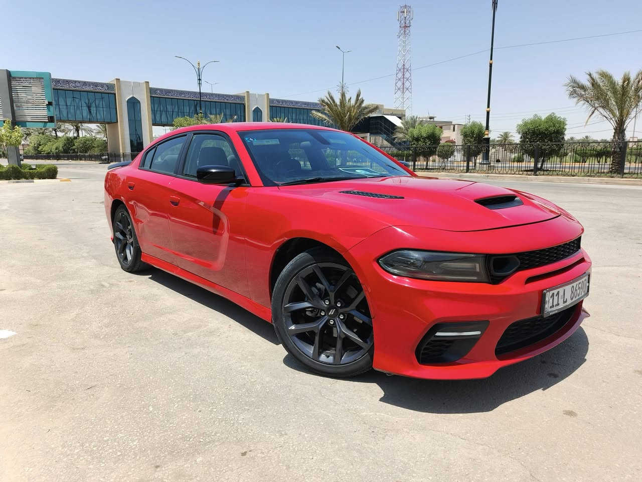 چارجر 2019 مراوس سوناتا حسب القناعه 
بدون ايرباك ماشيه 130 ألف 

مكانها كربلاء 
***********
