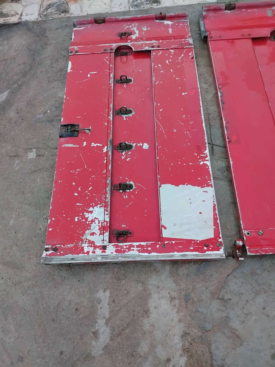 بۆ فرۆشتن 
تانکی نوێی رینۆ 400 لیتر 
قاعدەی سپێر
دەرکەی دواوە گۆجل 60 سم
***********
