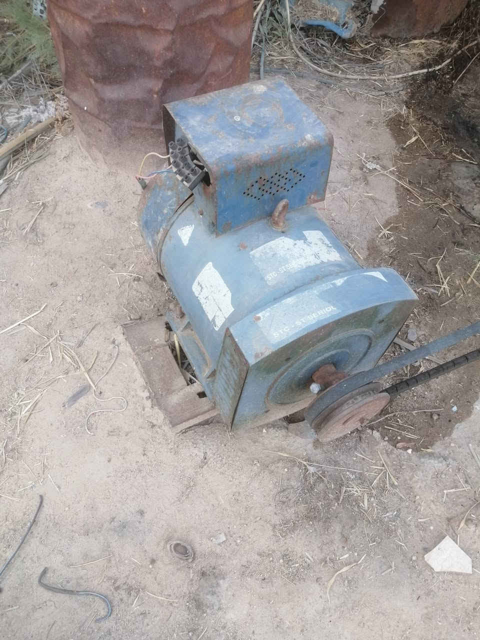 سلام عليكم مكينه هندوريه للبيع هيه وملفه مكينه نضيفه***********
