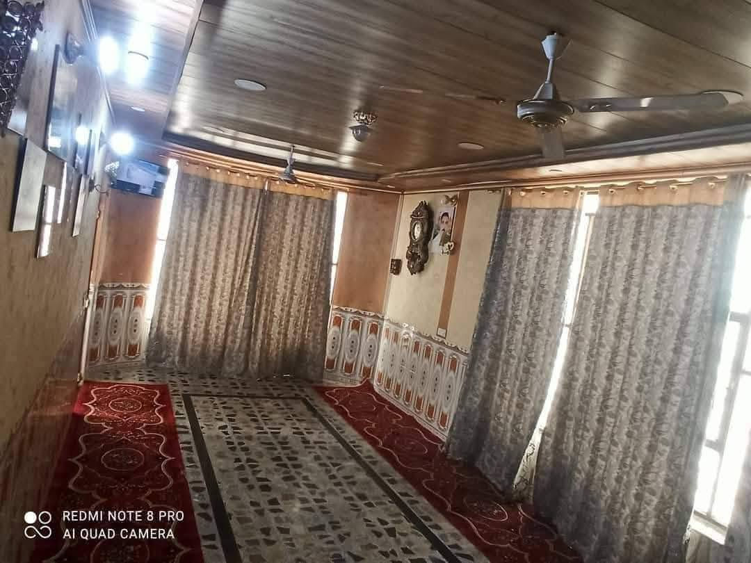 السلام عليكم بيت للبيع المساحه الكليه
السعر 83
 500متر
البيت كله طابوك حته السياج نصه طابوك  3غرف نوم  مساح 5*4 +استقبال 8/4+ مطبخ خارجي + صالة 5*450
مساحت البنيان الواجها 15ونزال 12
 جنس الارض 117.العنوان بغداد جسر الفرنسي  انبوب مي جاهز للمنطقه  تبليط الشوارع الباب والمحوله الكهرباء جديده باب البيت وسحب قريب على البيت . وخط مدارس موجود
***********/
***********وتصال وات ساب
