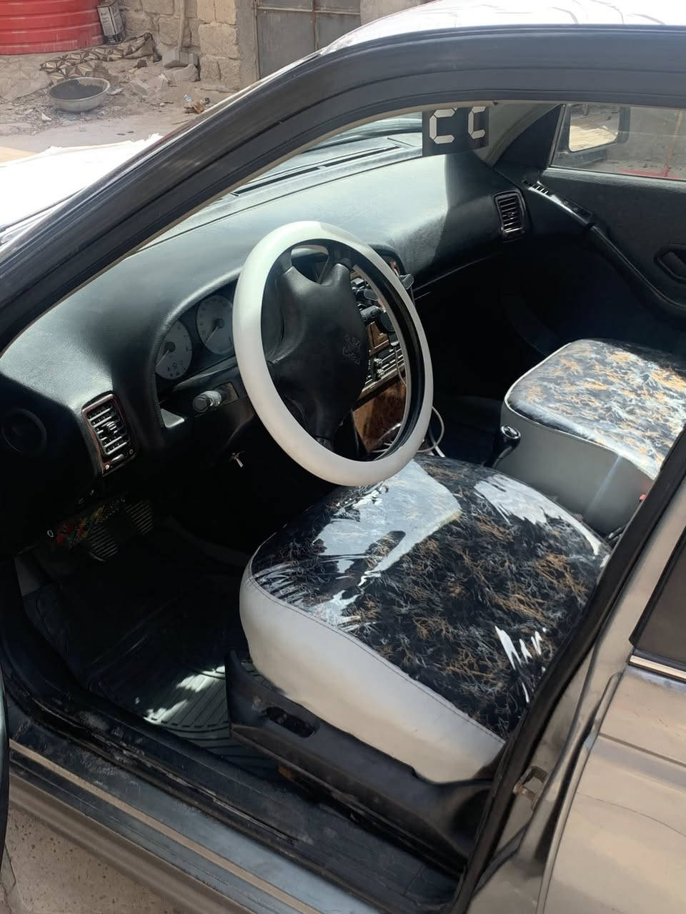 سلام عليكم 
بيجو بارص
مديل 2012
سياره كفاله من خياس
ومعجون وصبغ عله البلاد
مكينه كير كفاله
تبريد حداديه 100/100
تخم ويل وتاير جديد
سنويه نهايت 2029
مدوشمه واجاهزه سياره 
فقط بيه جراد ما اعرف يروح بل بوليش أو لا
مكان البصره
السعر 45
الهاتف ***********
