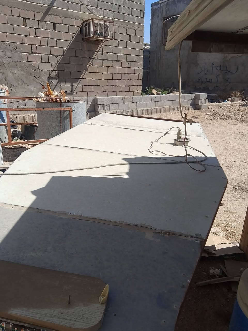 سقيفه مال ستوته البيع حلوه كاعده ويه الستوته خفيفه ثنين يشلونه او حديده قوي مابي  زنجار اوخياس المكان بصره كرمت علي سعر 50اوبيه مجال ***********
