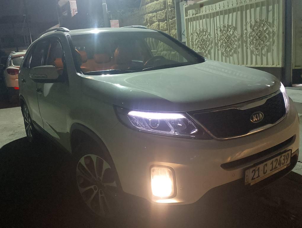 کیا سۆرینتۆ 
مودیل:2014
فول فولە باس سلایت نییە 
سەیارەکە هیچی نییە 
مەکینەی کرایتەوە 
سێ رێز کوشین 
یاک ٢٥٠مەسرەفی نییە 
رەقەم سلێمانیە 
بەناوی خۆمانە 
سەیارەکە بێ حیبە مالی دۆستە 
شوێن :هەولێر 
رەقەم موبەهیل ***********
         *********** أربيل, العراق
