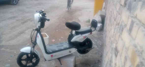 سلام عليكم دراجه شحن للبيع حله حي الزهراء الدراجه شغاله وغراضها كامله سله ومري وجاملغ الخلفي السعر200وبيها مجال بيع مستعجل***********
