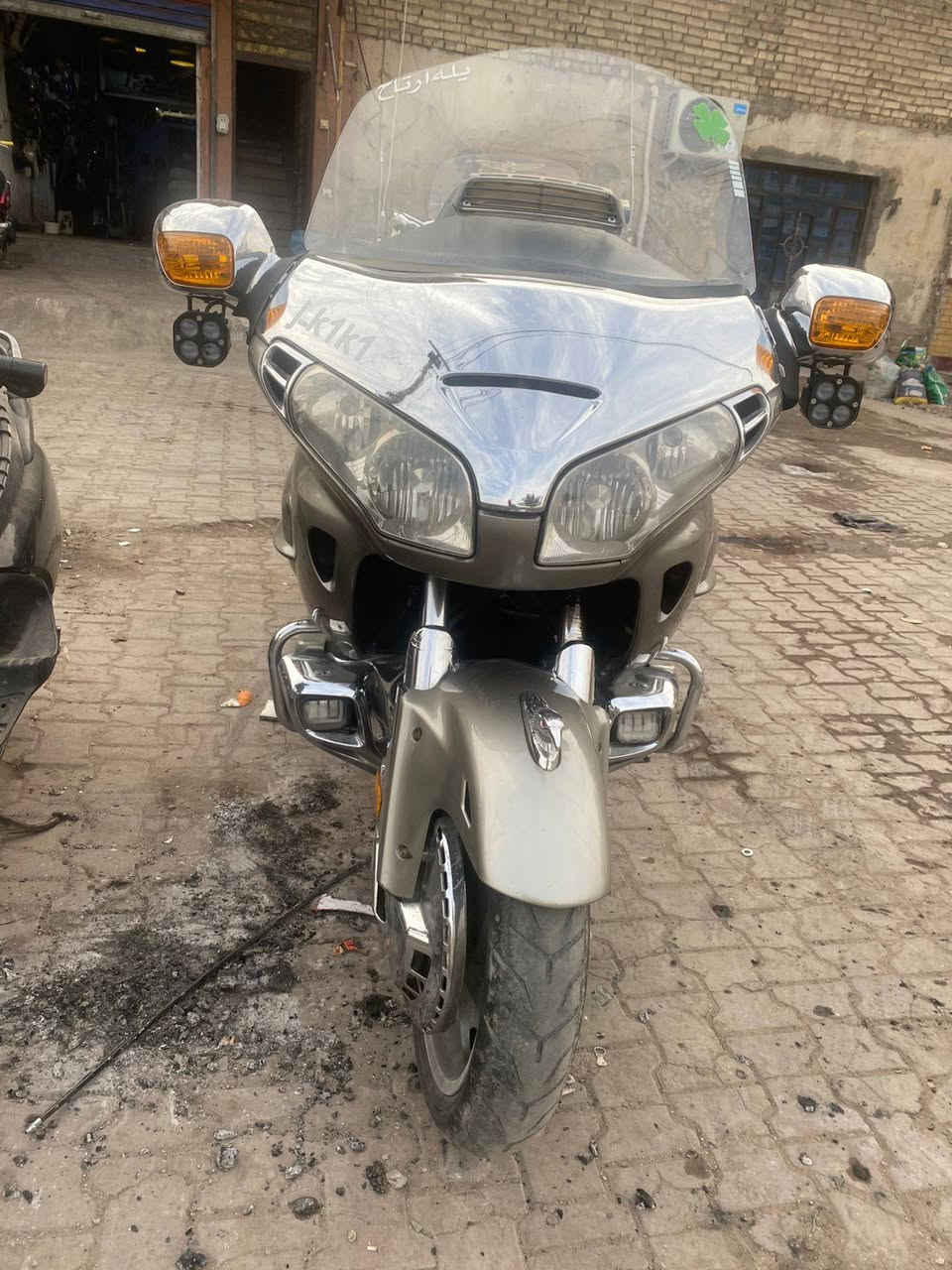 السلام عليكم لبيع كولدن 1800مديل 2004دراجه جديده تايرات مكاني حي اور
عارضه ب39وبيه مجال ***********
