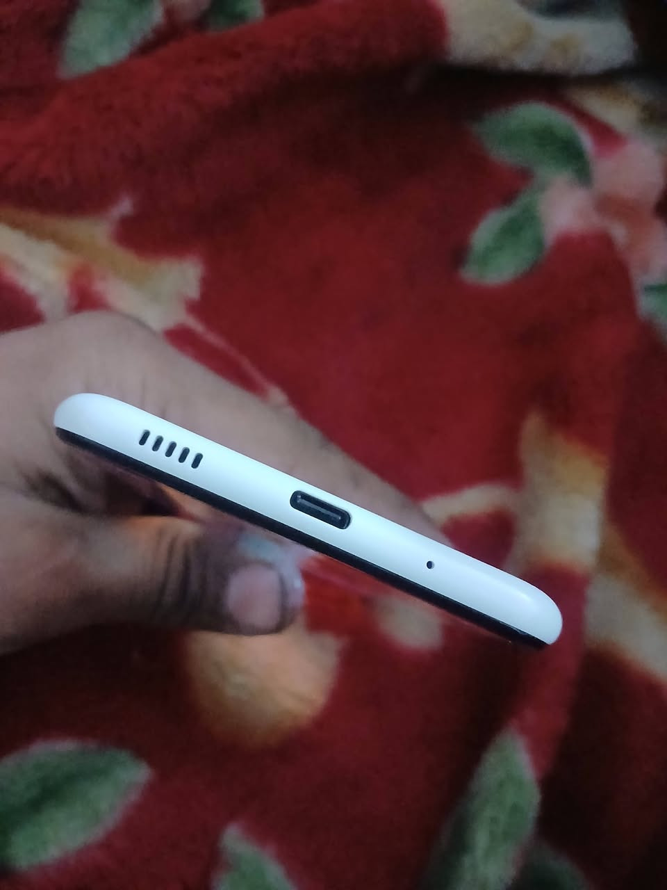 ايفون اي11جهاز شغال ونضيف بي فطر بشاشة مبين السعر 60مكاني بغداد زعفرانية ***********
