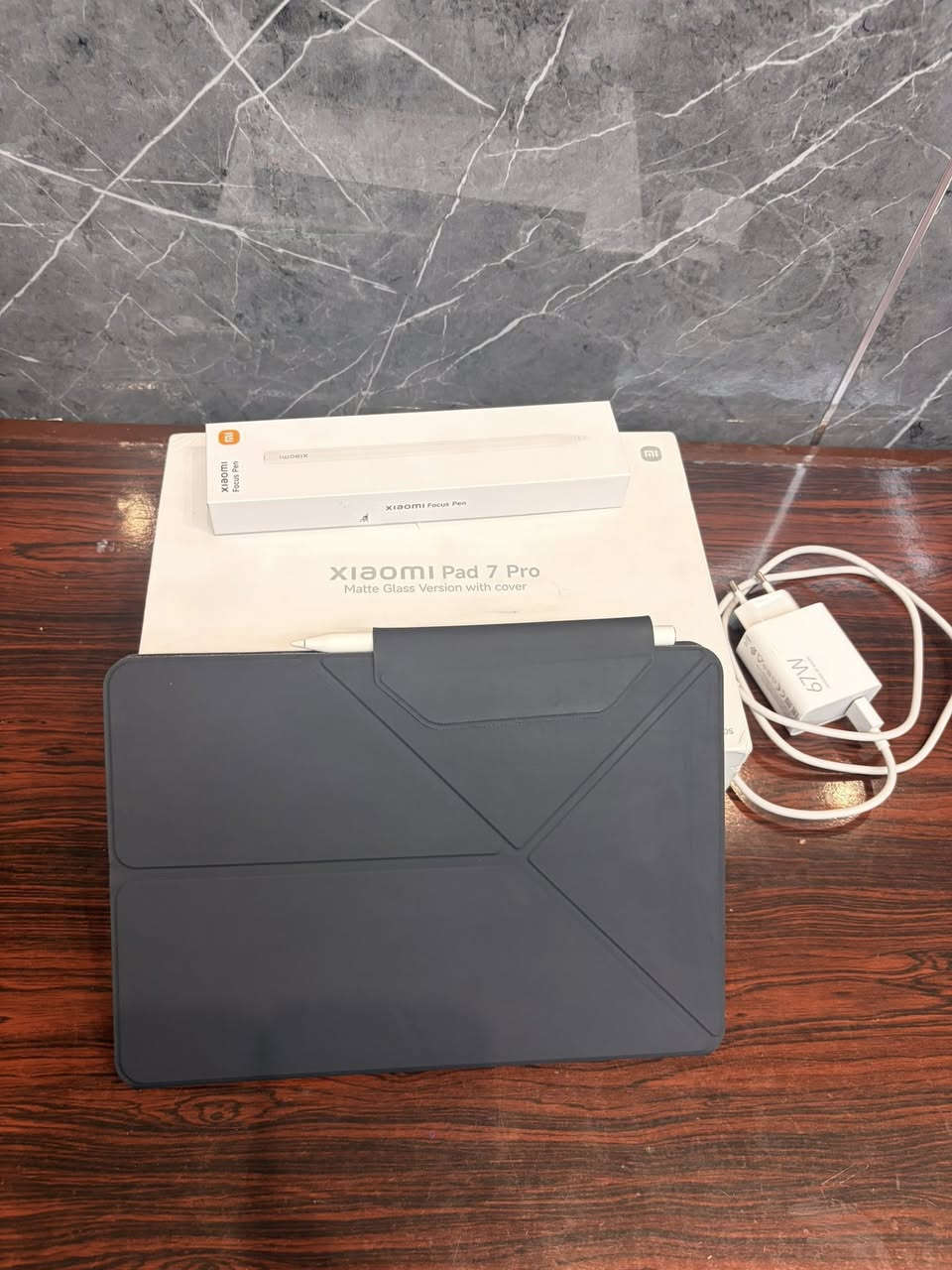 السلام عليكم
للبيع فقط: Xiaomi Pad 7 Pro (النسخة القوية) 🚀

الجهاز بحالة (ممتازة)، صنف كواحد من أقوى الأجهزة اللوحية للألعاب والعمل الثقيل.

📋 المواصفات التقنية:
• المعالج: Snapdragon 8s Gen 3 (أداء جبار وسريع جداً).
• الرام (RAM): (12+8) جيجابايت.
• الذاكرة الداخلية: (512+16) جيجابايت.
• الشاشة: قياس 11.2 إنش بدقة 3.1K (((بيبر مات)))
• التردد: 144Hz (سلاسة فائقة في التصفح والألعاب).
• البطارية: 8850 مللي أمبير تدعم الشحن السريع بقوة 67W.
• النظام: واجهة شاومي الجديدة HyperOS.

✅ ملاحظات:
• الجهاز نظيف جداً وخالي من أي خدوش.
• ملحقاته: (الشاحن الأصلي + الكرتونة + كفر اصلي + قلم شاومي focus pen).
• السعر: [625 الف] (بي مجال بسيط كلش).
📍 الموقع: [بغداد الكرخ]
📞 للتواصل: [***********] أو خاص.
