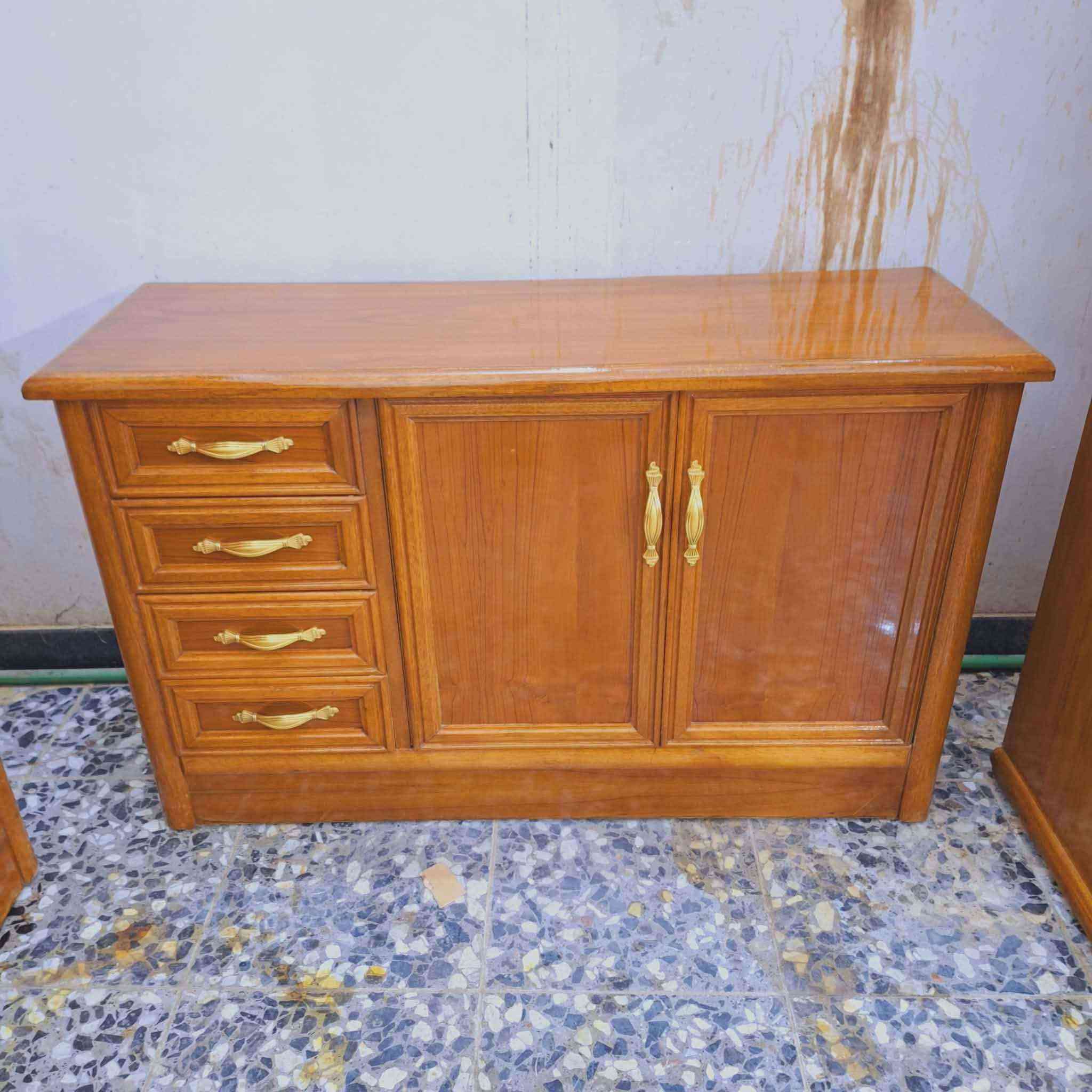 غرفه ست ابواب ملحق داخل خارج صاج غرفه متتكرر مسرح رئاسي الغرفه كله عباره من جاوي وزان تفصال درجه اولى السعر مليون و750 واصل داخل بغداد بغداد, العراق


**إذا كنت صاحب هذا الإعلان وتريد حذفه لأي سبب، رجاءا أرسل رسالة إلى الدعم الفني**