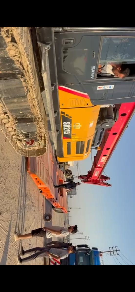 السلام عليكم
لولدر للبيع 
طول ١٤ 
عرض٣,٥
عربانة رقبة هايدروليك 
جاهزة للعمل 
موقع العربة بغداد جرف النداف 
***********
***********
