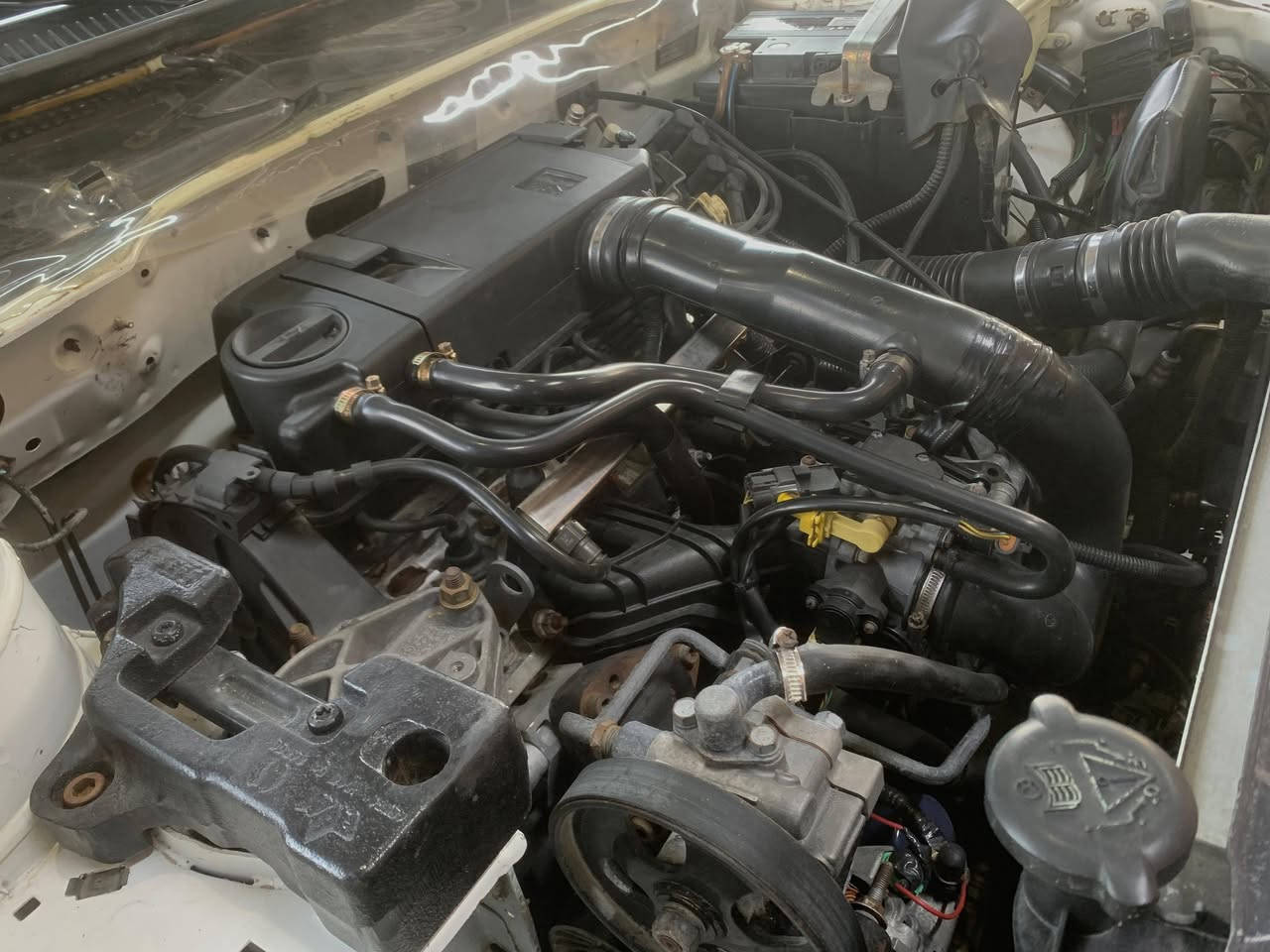 بيجو بارص موديل 2012 سياره شوفت عينك محرك جديد كارتون طخم تاير +طخم رنك حداده كامله امامي وخلفي .تبريد تدفئه كلها شغاله اي نقص مابيها سعرها 35 وبيها مجال للشراي تحويل ثاني يوم مكاني البصره ام قصر .***********
