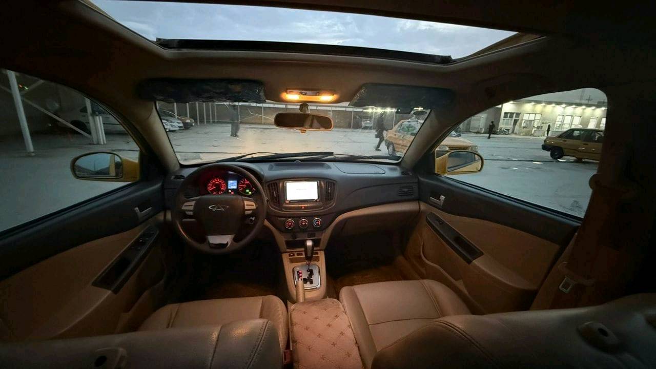 🚗 للبيع: شيري E5 موديل 2014 (
بلادي - فول مواصفات)
السيارة بحالة ممتازة وجاهزة للاستخدام الفوري، التفاصيل كالتالي:

 المحرك: بلادي (طابوكة) جديد

 الكير: بلادي (أوتوماتيك) 
 السنوية والارقام:
  رقم واسط (إنكليزي)

  السنوية مجددة حديثاً 
   تاريخ نفاذ السنوية لغاية 2028-04-09.
 المواصفات العالية (Full Options):
  فتحة سقف (سلايد روف) شغالة 100%.
  شاشة السيارة البلادية الأصلية.
  كراسي جلد بلادية نظيفة جداً.
   تحكمات ستيرن كاملة.
شاشة خلفية
  صدر جديد، وتخم تاير بحالة جيدة.
حالة البدي:
 حادث ربع جاملغ أمامي فقط، وباقي السيارة مكفولة ونظيفة كما موضح بالصور.
ملاحظة: السيارة "بصمة وما تحتاج أي مصروف، 
والتحويل مضمون وجاهز.

السعر: (51$)
المكان: (بغداد سبع البور)
صاحب السياره مكانه (واسط الكوت) تحويل مباشر
للتواصل والاستفسار (***********)
واتساب على هذا رقم (***********)