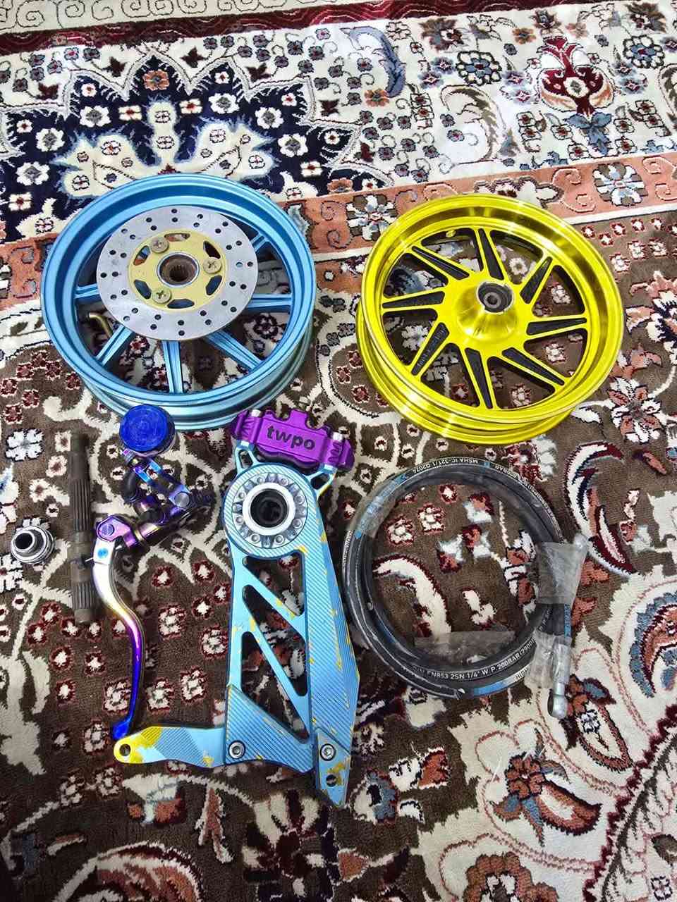 سلام عليكم. وياله نجمه اصليات
الوره دسك هوا وملحقاته كامه زاءد العنبار وصونده
مالته. وشيال. المو شراي لا يراسل. سعر 200وبيهن مجال
للشاري. وهذه رغمي ***********,
