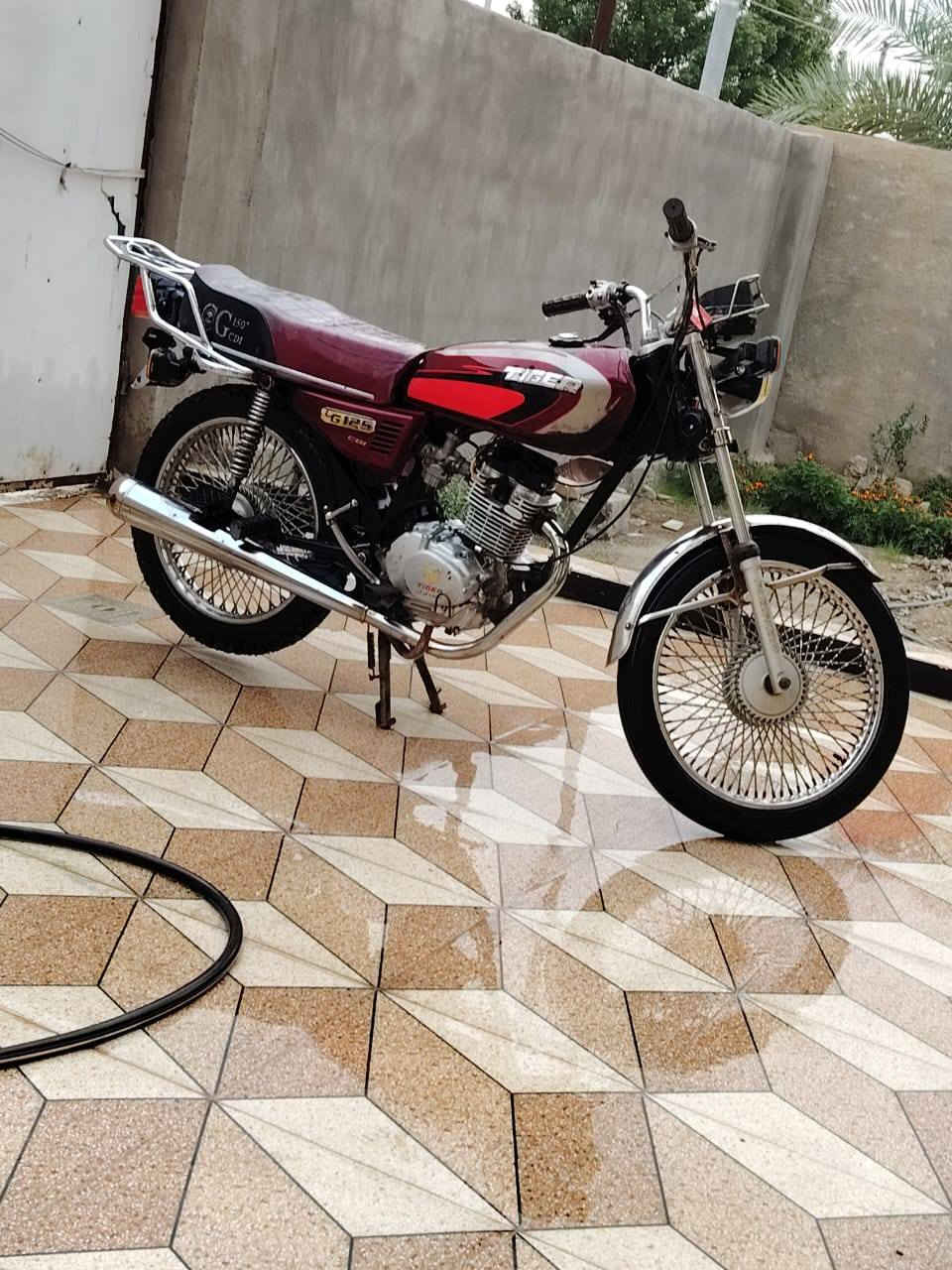 السلام عليكم دراجه تايكر موديل 20 كلش نضيفه ب 350 وبيه مجال حك جيتك *********** اوراق بيها موجودات
