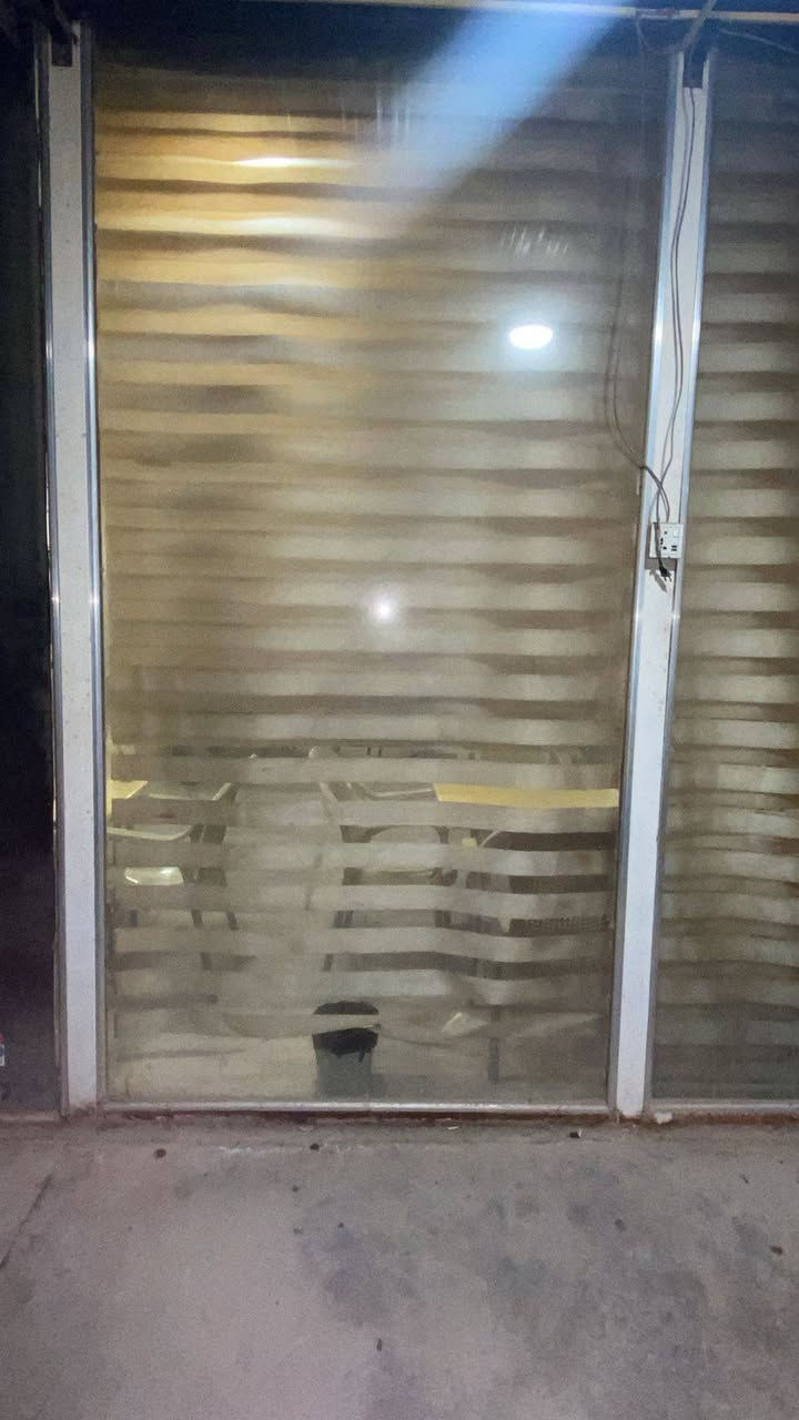 جام 10 ملم 
قياس متر ونص * 3 متر 
العدد 7 وي الماسكات الألمنيوم 
سعر القطعه 85 الف 
الفتح على المشتري 
للاستفسار *********** عمارة, ميسان
