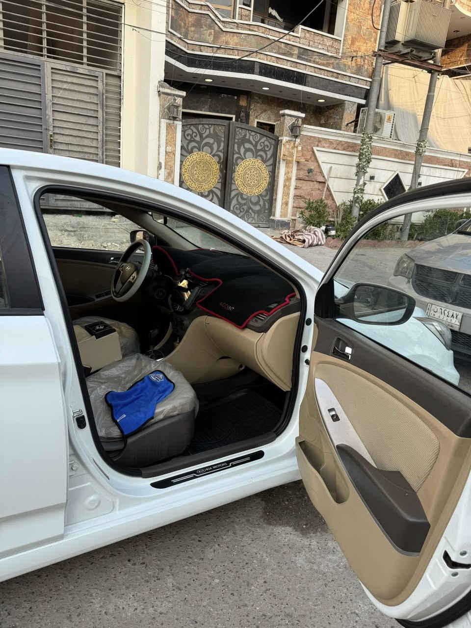 السلام عليكم
للبيع اكسنت ٢٠١٥ خليجي السيارة جديدة و خير من الله بدون لا تنقيص و لا قطرة تبخير بيهة بس بارد ب باب الخلفية و بارد ب جاملغ الامامي حسبة أربع أصابع بس ذني و باقي السيارة مكفولة مكان السيارة بغداد البياع شارع ١٣ 

رقم تلفون (***********)بس واتساب 

السعر (١١٨) وبيها مجال
