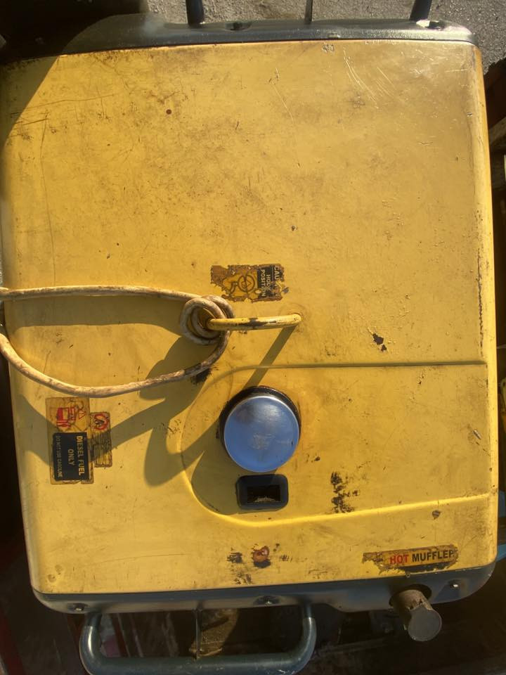 السلام عليكم (ملاحضة المود عريض ضخم مو نفس الموجودات بل سوك قياس 85x65) مولد كاتم كاتم كاز نضيف ما متعوب مال بيت كامل ما بي اي نقص نكرة سويج ما مفتوح ابد كل معلوماتة وتشغيلة بل صور معروض ب ٦٥٠ وبي مجال اريد ابيع مكاني بغداد المعامل الباوية رقم ***********
