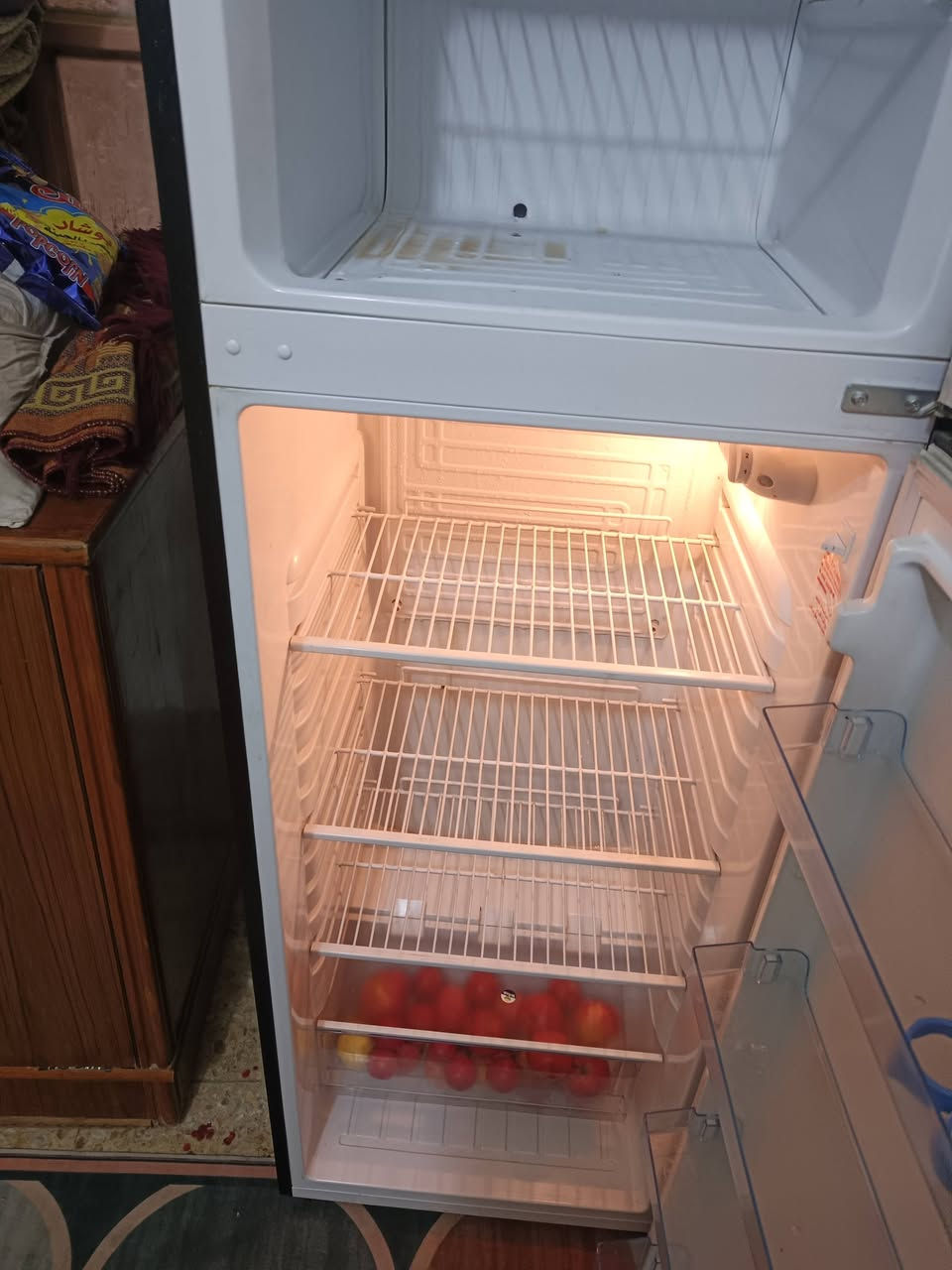 سلام عليكم ثلاجه جديده استعمال قليل مال محتاج الله شاهد ثلاجه ثلوج مطابه مصلحابد القدم 24كامله مكمله ملاحضه مكلف بنشر الي يريد يتصل ع رقم المكان كربلاء ***********)(السعر 300وبيه مجال
