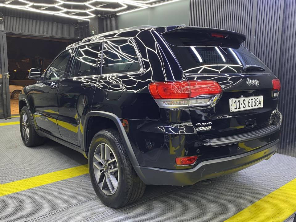 السلام عليكم جيب لاريدو 2021 خليجي ، بيها بارد بربع الصندوق وبارد بسيط بالباب مال سايق كما موضح بالصور ، وصبغ بالدعاميات شي بسيط ،مكان السياره بغداد الشعب 
***********
