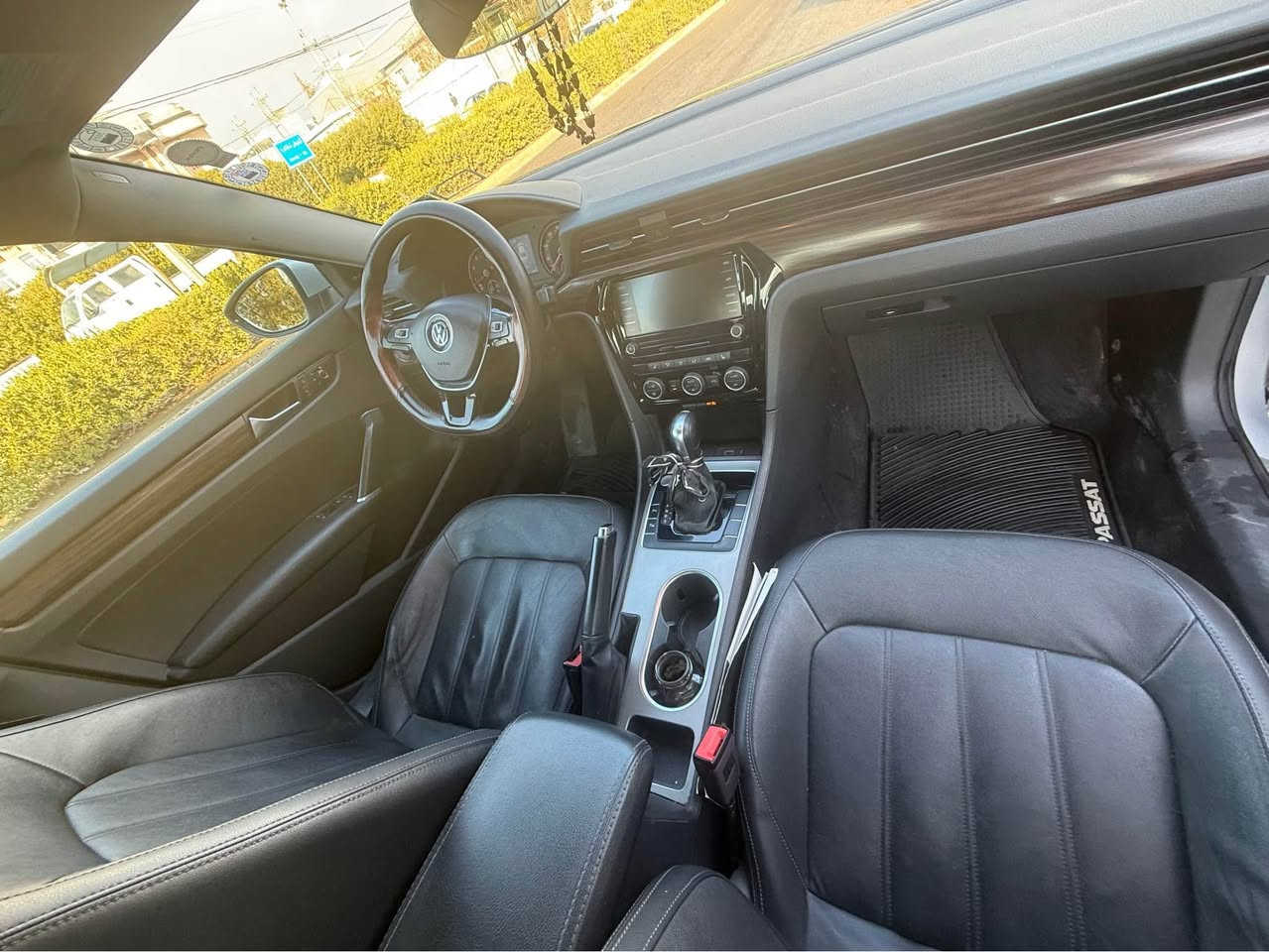 Passat2020
Sel
Se parchay pshtaway haya
70,000mile roya
Peshy kaml biladya
Taza runi germ gorya 
Sayaraki be keshaya

باسات 2020
مواصفات Sel فول 
كشنان خلفي و امامي هيتر
بيها 3 قطع مصبوغ-خلفي
70,000mile ماشية
امامي كامل بلادي
بالجديد مبدل دهن الگير

VWCA7A31LC022553 رقم شانصي

0750 352 55 42 أربيل, العراق
