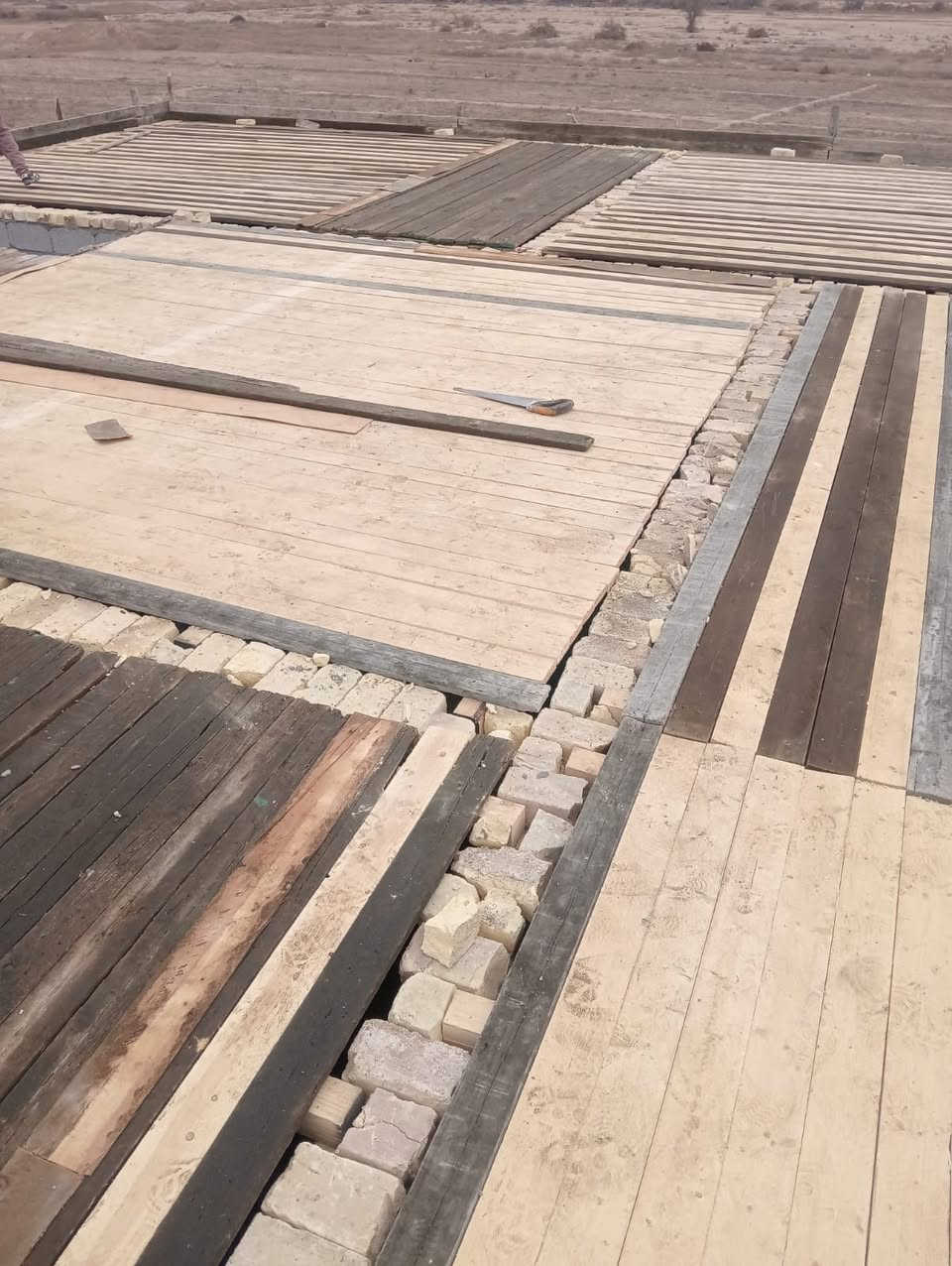 *********** السلام عليكم عملنا مستمر اي شخص محتاج صب رباط أو صب البيت من الداخل أو تسليطه سطح يرسلني كادر كامل من خباطه وعمال شغل نظيف ومرتب وتساب موجود في كل ***********
