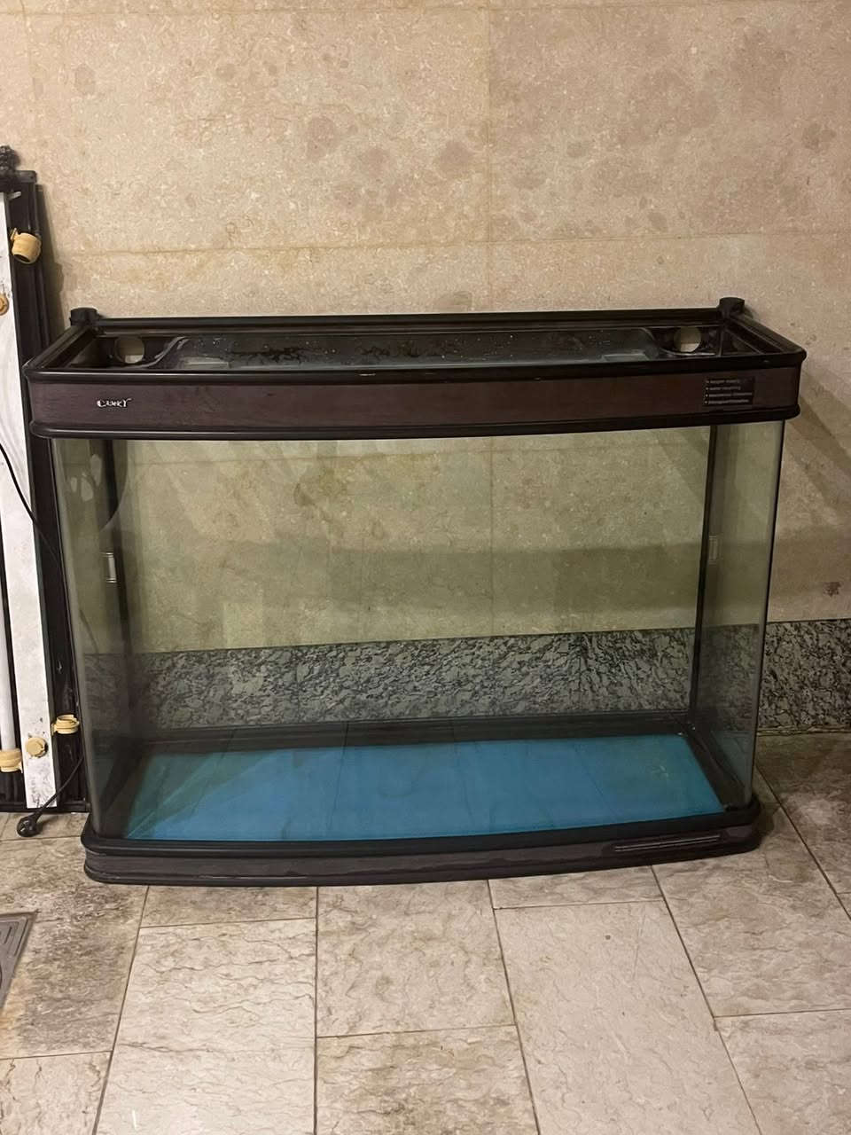 حوض كامري قياس 120*80*40 بدون ميز نضيف جدا سعره 150الف نهايته مكاني البلديات
***********
