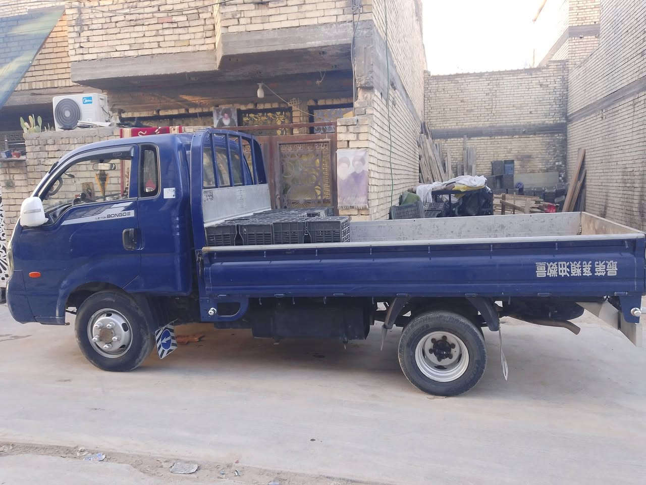 السلام عليكم سياره للبيع موديل 16 سياره بس بي بارد بالباب رشاد صبغ قليله باقي  السياره كفاله عامه رقم سياره بغداد الإنكليزي سعر سياره 130 رقم هاتف ***********
