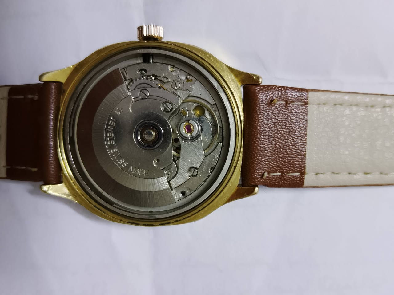 ساعة سويسري أوتوماتيك لاڤر لوبا ، شغلة ،طلاء ذهب،مختوم على الساعة ، الشهري غير شغال،
السعر 100 ألف ، توصيل لجميع أنحاء العراق 
التواصل ***********
