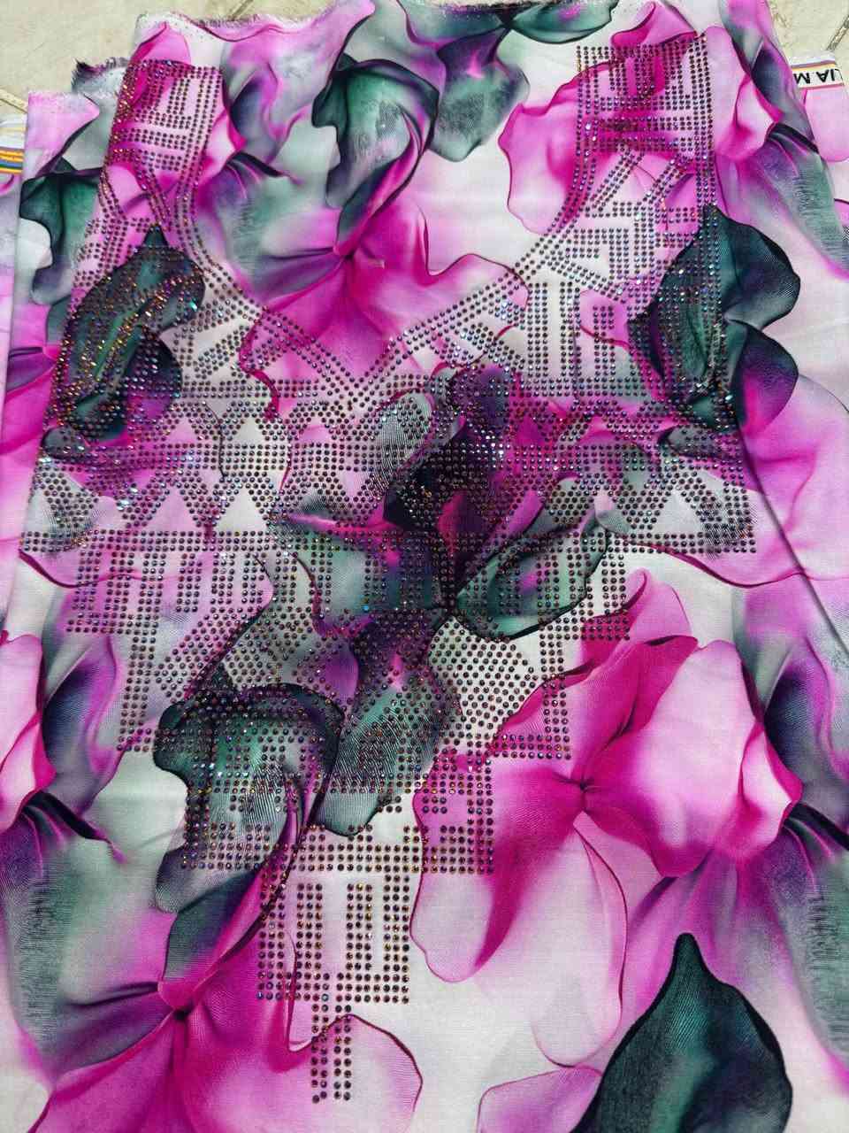 مخور رمضاني موديلات جديده 🌺
خاصة للفساتين والدراعات ودشاديش رمضانيه 😍 

قماشه كشمير 3D الاصلي مابي لايلون 
القطعه مترين ونص مطرز صدر وردن ستراس حراري الاصلي 
توصيل لجميع المحافضات 5.000 
متوفر جمله ومفرد كميات


**إذا كنت صاحب هذا الإعلان وتريد حذفه لأي سبب، رجاءا أرسل رسالة إلى الدعم الفني**